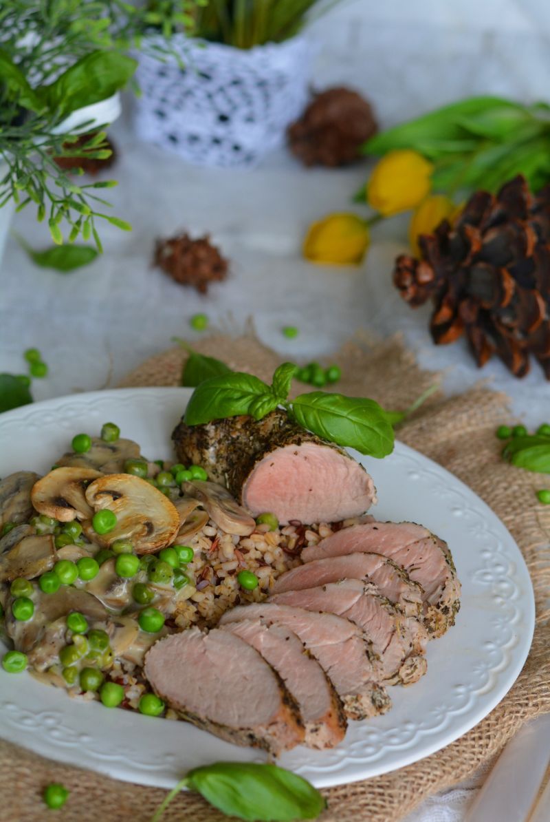 Polędwiczki prowansalskie z sosem pieczarkowym