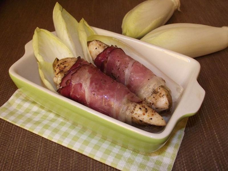 Polędwiczki w cykorii z szynką szwarcwaldzką