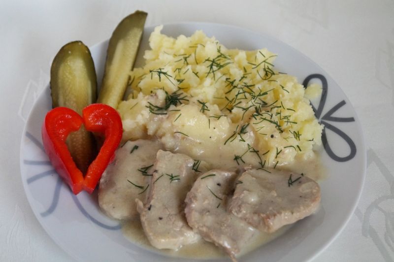 Polędwiczki w sosie cebulowym