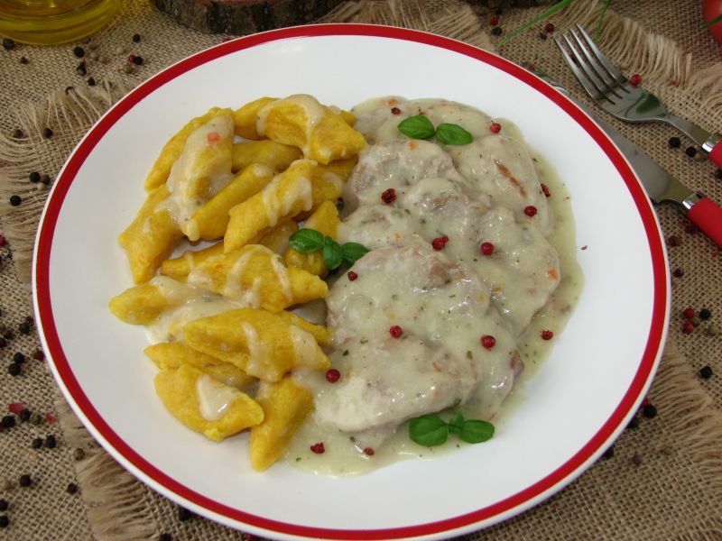 Polędwiczki w sosie chrzanowym 