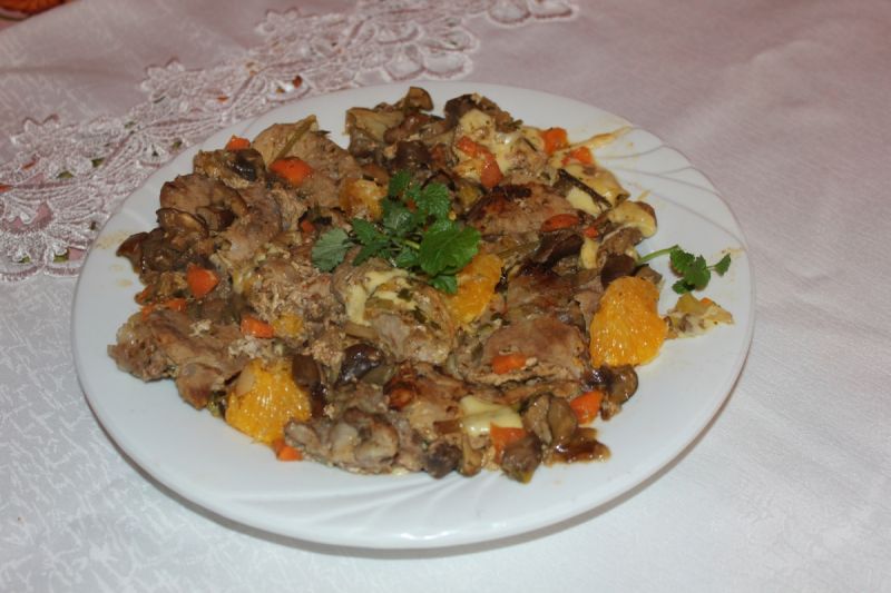 Polędwiczki w sosie grzybowym  z pomarańczami 