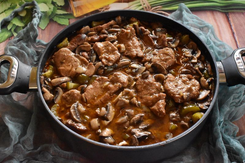 Polędwiczki w sosie myśliwskim Polędwiczki w sosie myśliwskim