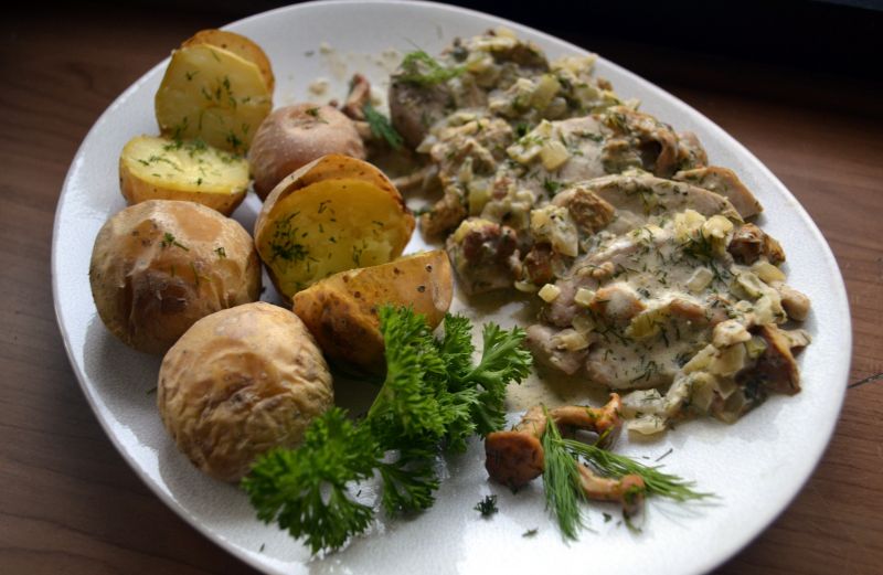 Polędwiczki wieprzowe w sosie kurkowym Polędwiczki wieprzowe w sosie kurkowym