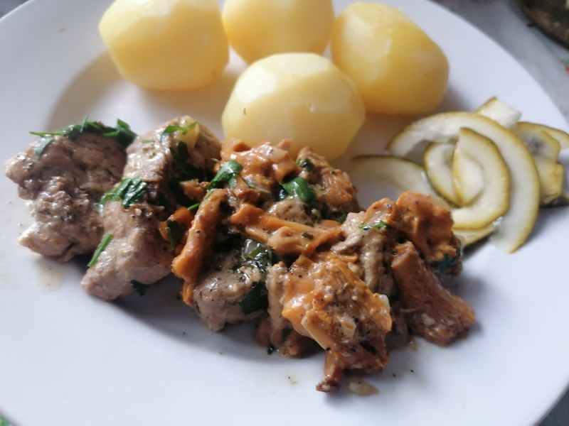 Poledwiczki wieprzowe w sosie kurkowym