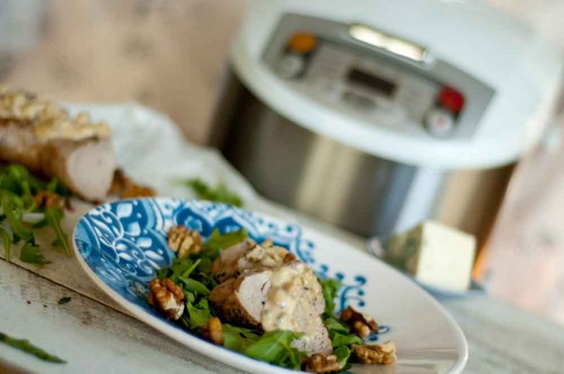 Polędwiczki wieprzowe w sosie serowo-orzechowym