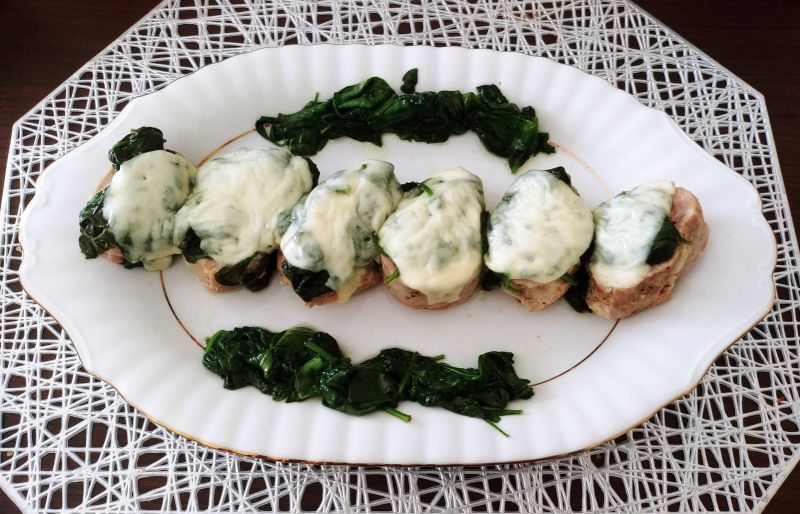 Polędwiczki wieprzowe ze szpinakiem i mozzarellą