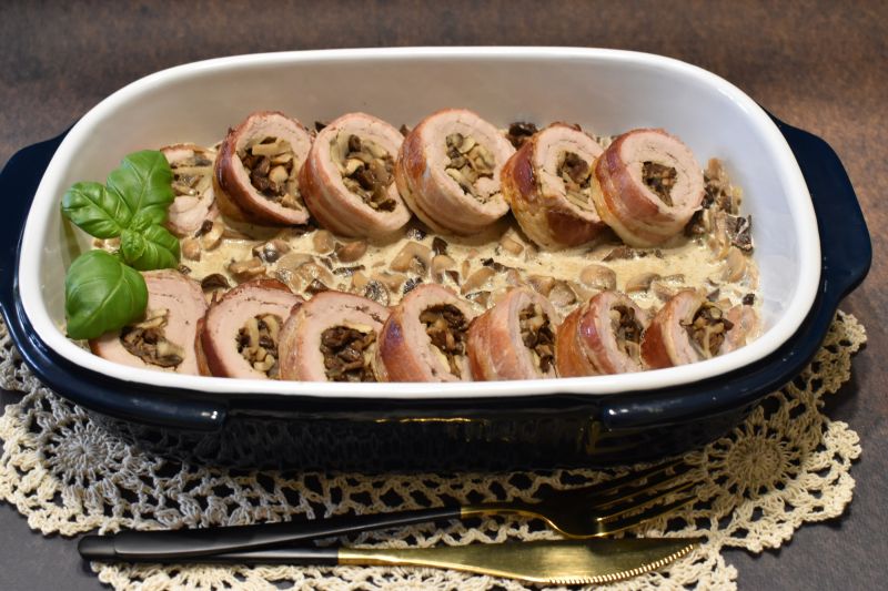 Polędwiczki z grzybami w boczku Polędwiczki z grzybami w boczku