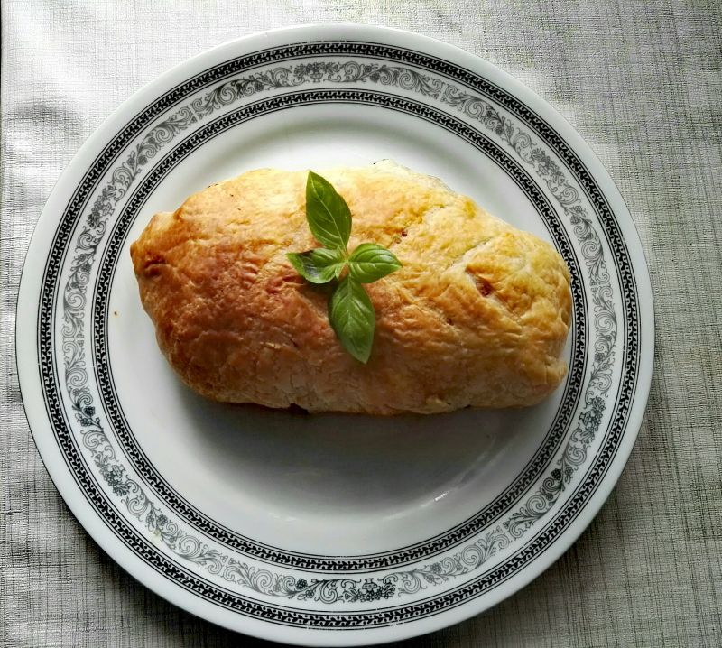 Polędwiczki z grzybami w cieście francuskim Polędwiczki z grzybami w cieście francuskim