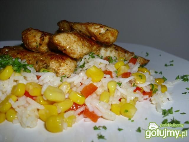 Polędwiczki z kurczaka w kolorowym ryżu