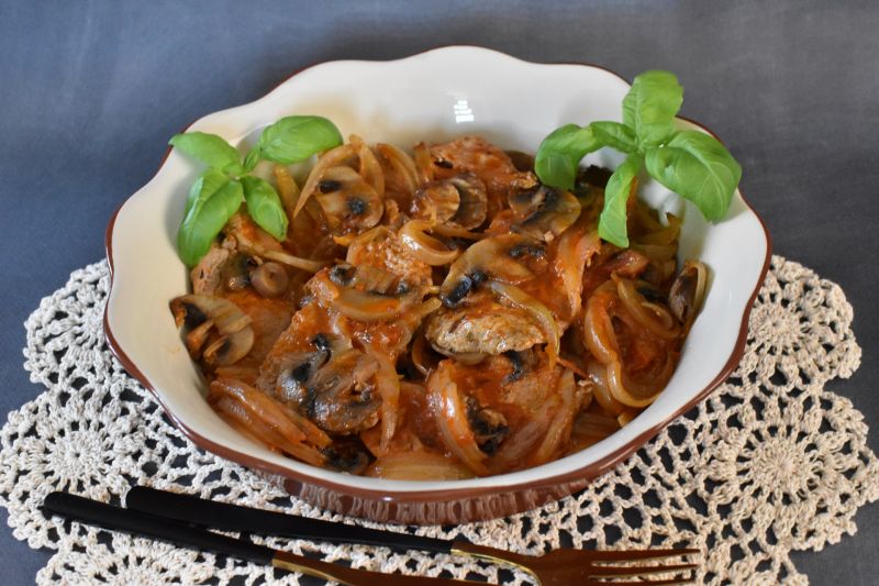 Polędwiczki z pieczarkami i cebulką Polędwiczki z pieczarkami i cebulką