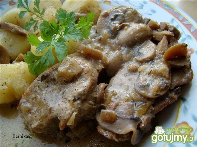Polędwiczki z pieczarkami i tymiankiem Polędwiczki z pieczarkami i tymiankiem