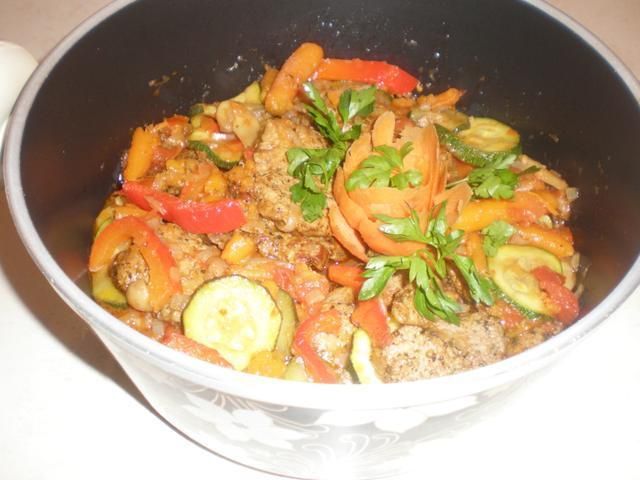 Polędwiczki z warzywami i sosem Łowicz