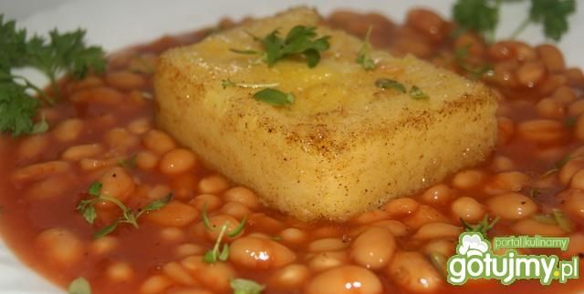 Polenta i fasolka w sosie pomidorowym