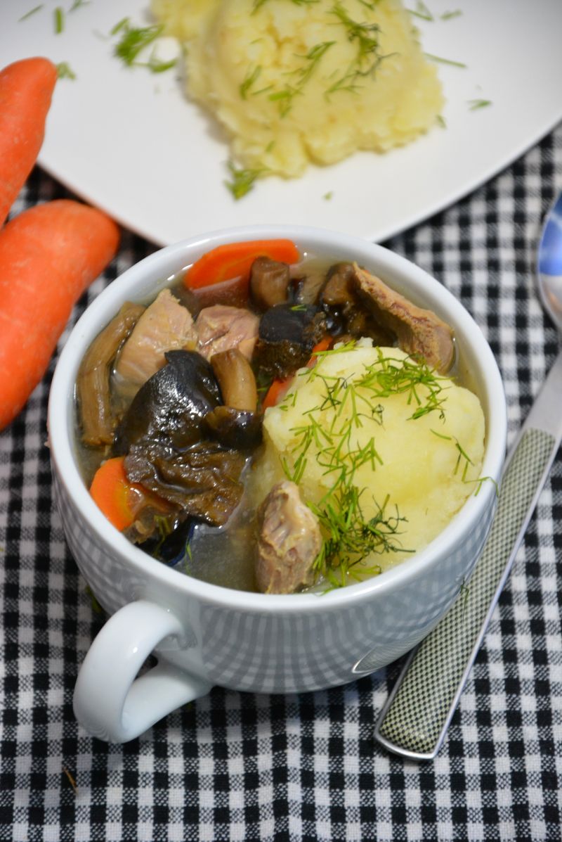 Polewka z prośnianek z żołądkami drobiowymi 