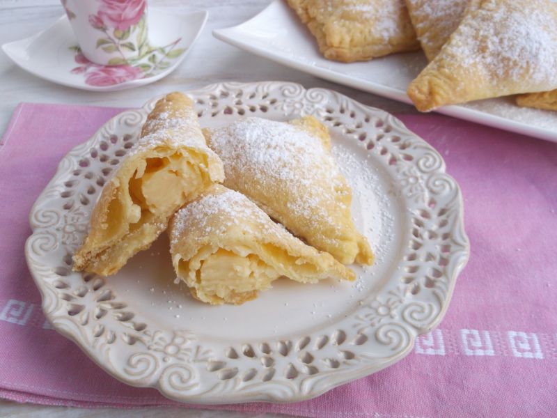 Półfrancuskie rożki z budyniem