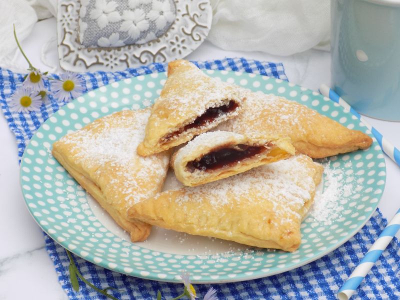 Półfrancuskie rożki z powidłem śliwkowym