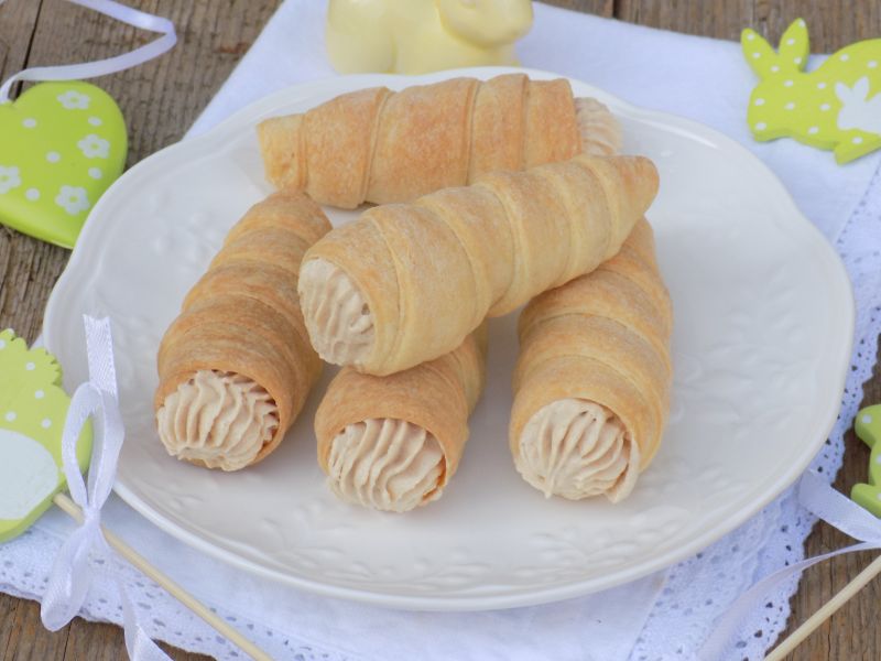 Półfrancuskie rurki z bitą śmietaną 