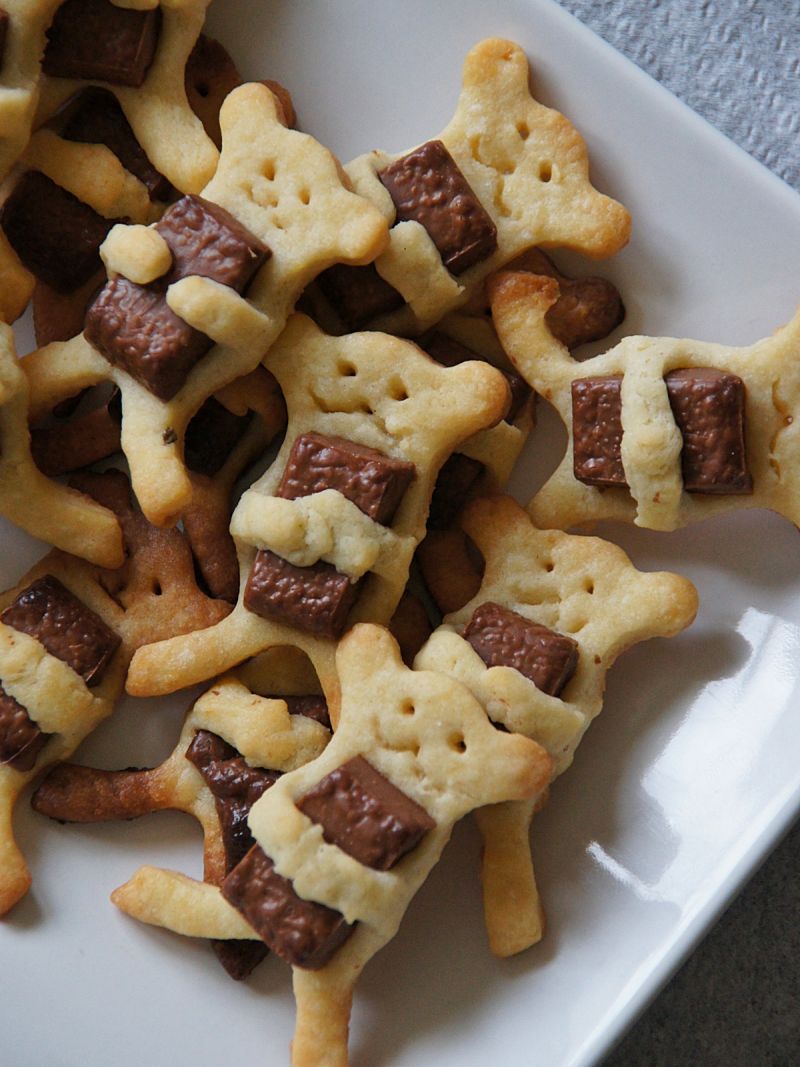 Półkruche misie z kostką czekolady w łapkach