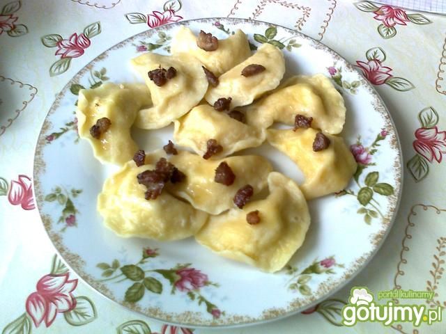 Polsko-ruskie pierogi ze skwarkami Polsko-ruskie pierogi ze skwarkami