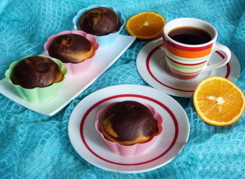Pomarańczowe babeczki w dwóch kolorach Pomarańczowe babeczki w dwóch kolorach
