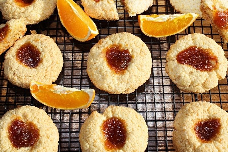 Pomarańczowe ciastka z kleiku ryżowego z konfiturą