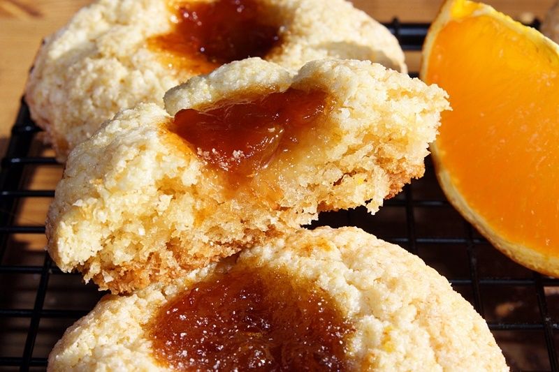 Pomarańczowe ciastka z kleiku ryżowego z konfiturą