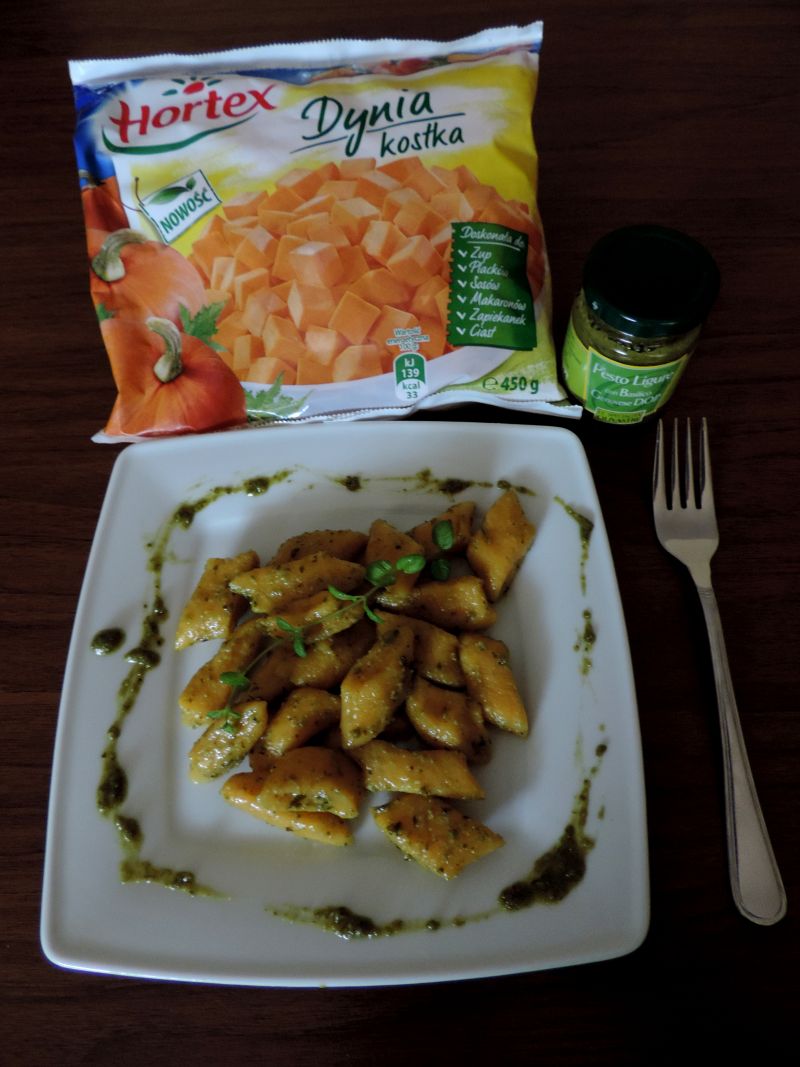 Pomarańczowe gnocci, czywi włoskie kopytka z dyni  Pomarańczowe gnocci, czywi włoskie kopytka z dyni