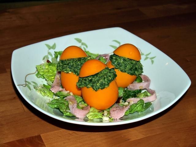 Pomarańczowe jajeczka ze szpinakiem Pomarańczowe jajeczka ze szpinakiem