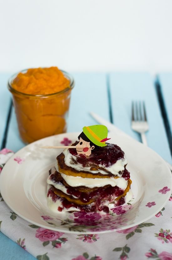 Pomarańczowe placki z dyni z serkiem i dżemem Pomarańczowe placki z dyni z serkiem i dżemem