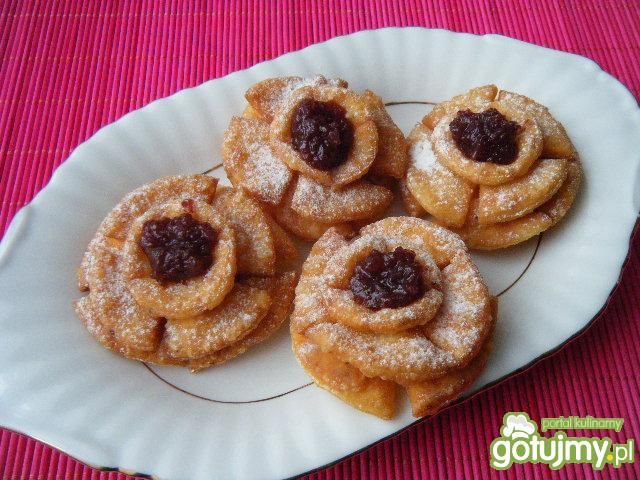 Pomarańczowe róże karnawałowe