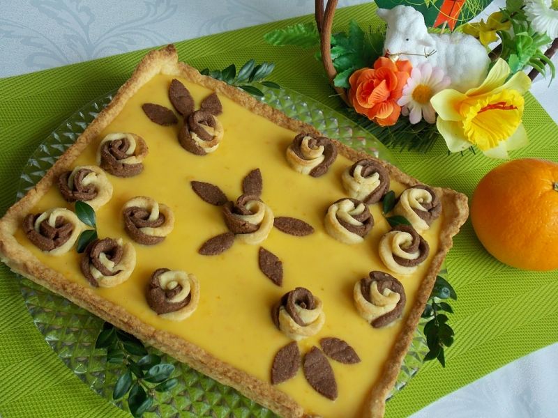 Pomarańczowy mazurek z różami