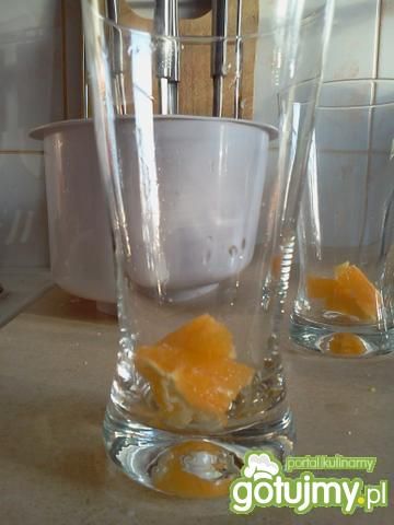 Pomarańczowy sernik na zimno w wys.szkl.