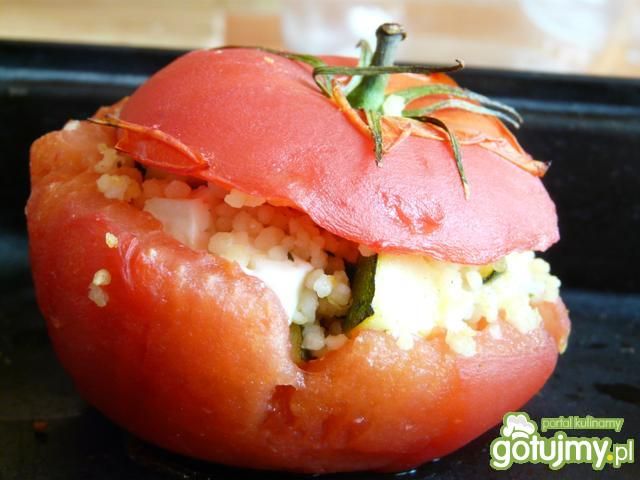 Pomidor faszerowany cytrynowym kuskusem Pomidor faszerowany cytrynowym kuskusem
