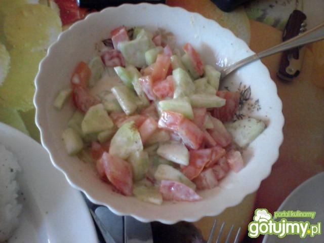 Pomidor i ogórek w śmietanie