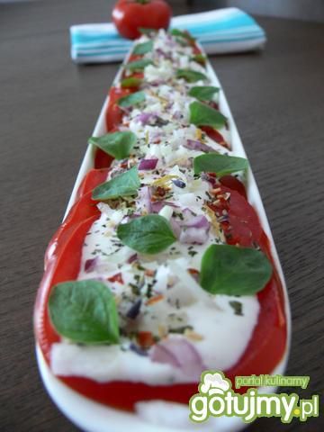 Pomidor z cebulką i kwiatami Pomidor z cebulką i kwiatami