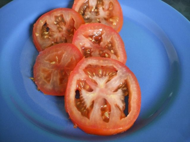 Pomidor z Fetą i cebulą