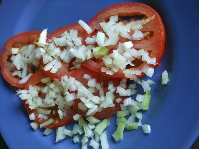 Pomidor z Fetą i cebulą