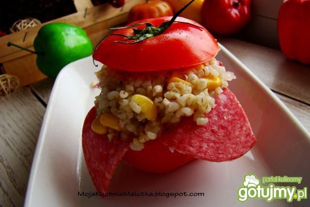 Pomidorek nadziewany kaszą perłową  Pomidorek nadziewany kaszą perłową