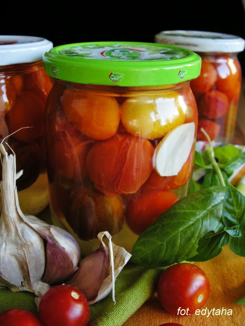 Pomidorki koktajlowe z zalewie na zimę