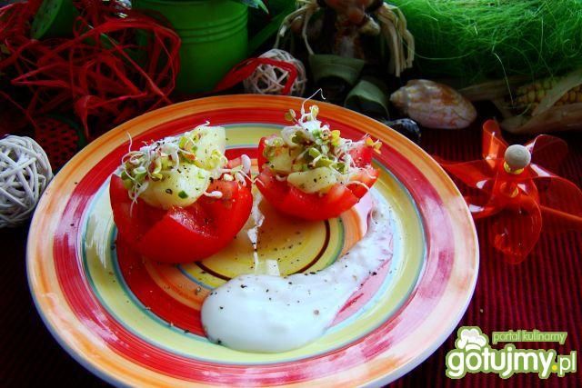 Pomidorki z młodymi ziemniakami i kiełka Pomidorki z młodymi ziemniakami i kiełka