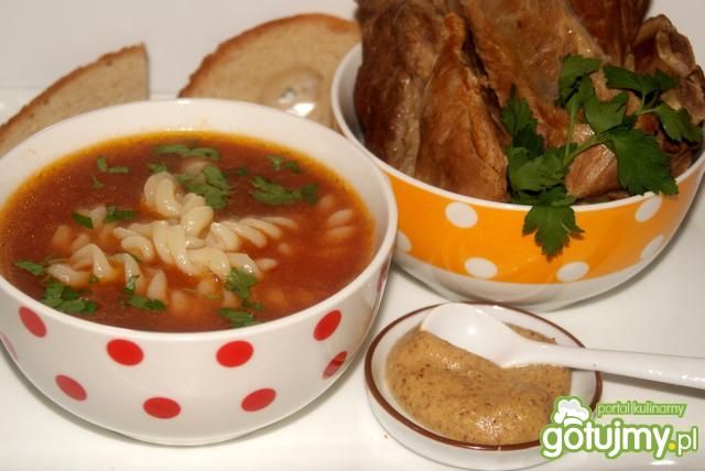 Pomidorowa na obrumienionych żeberkach 