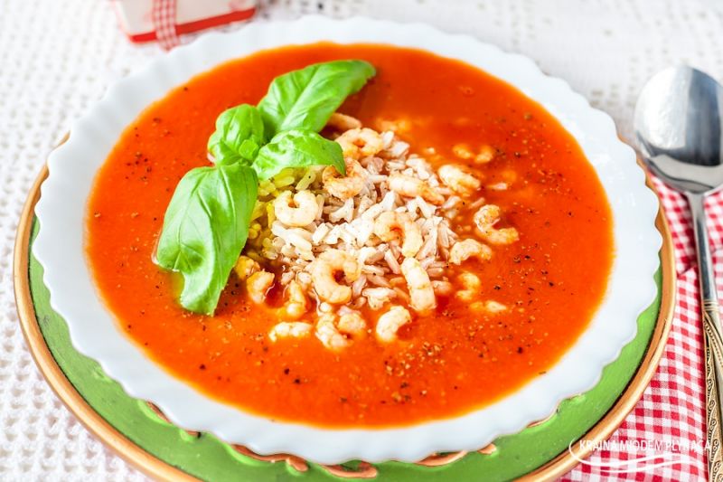 Pomidorowa na soku pomidorowym z krewetkami Pomidorowa na soku pomidorowym z krewetkami