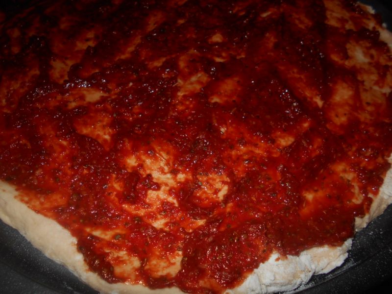 Pomidorowa pizza z pieczarkami