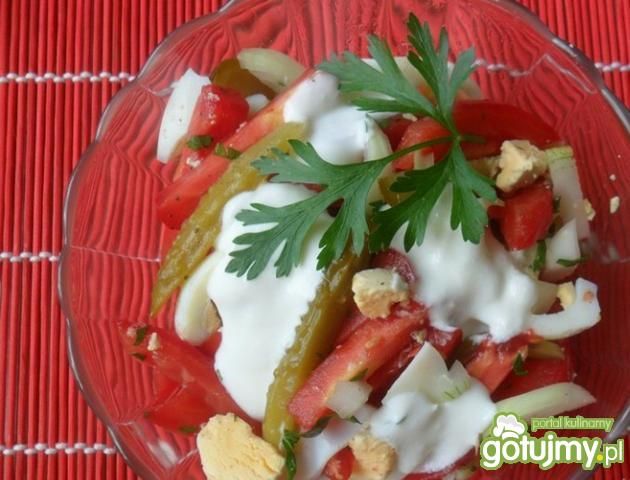 Pomidorowa sałatka z jajkami