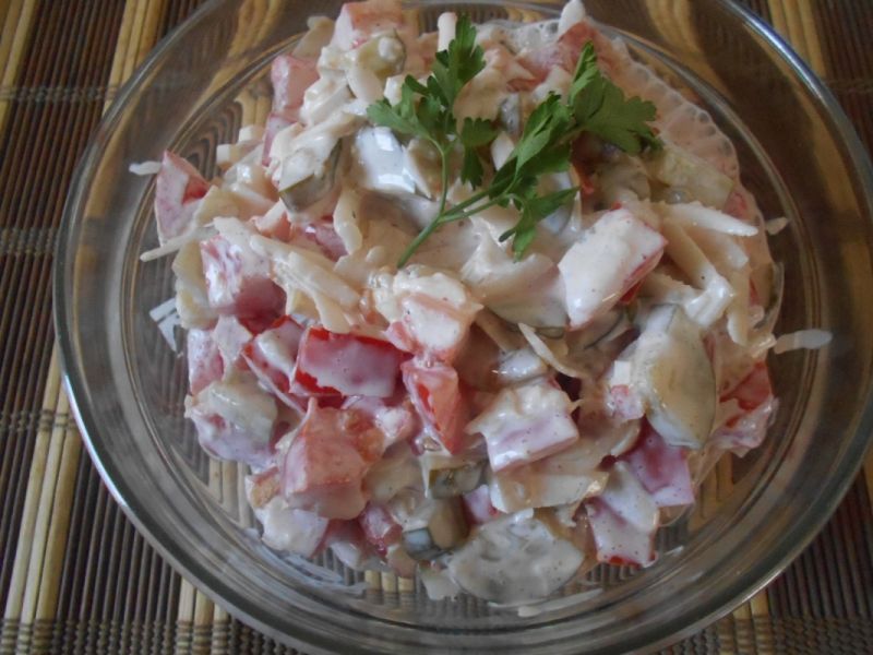 Pomidorowa surówka z kalarepką Pomidorowa surówka z kalarepką