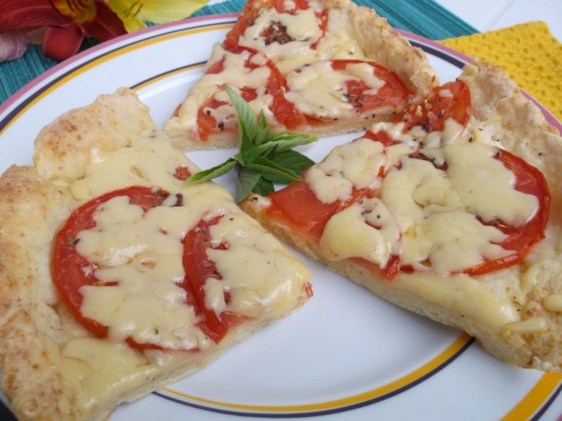 Pomidorowa tarta na cieście twrogowo-olejowym