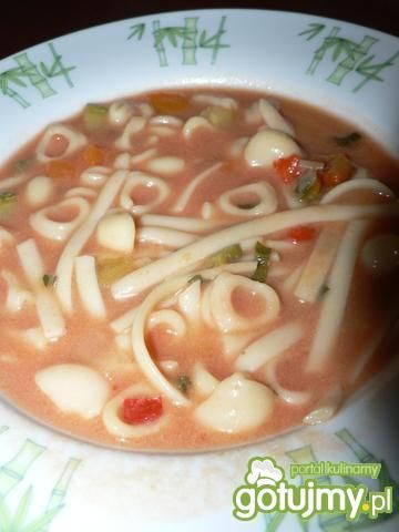 Pomidorowa z cukinią  Pomidorowa z cukinią
