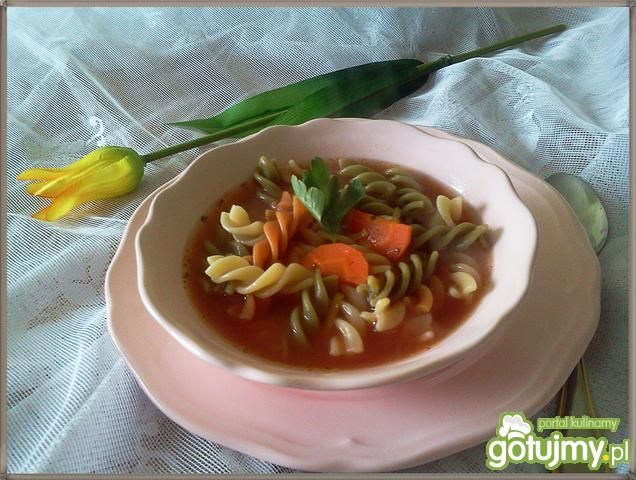 Pomidorowa z dodatkiem pomidorków cherry