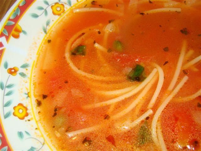 Pomidorowa z kaparami i chilli