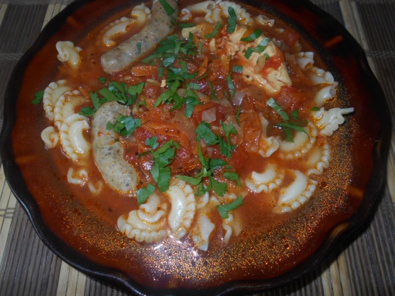 Pomidorowa z kurczakiem i białą kiełbasą Pomidorowa z kurczakiem i białą kiełbasą